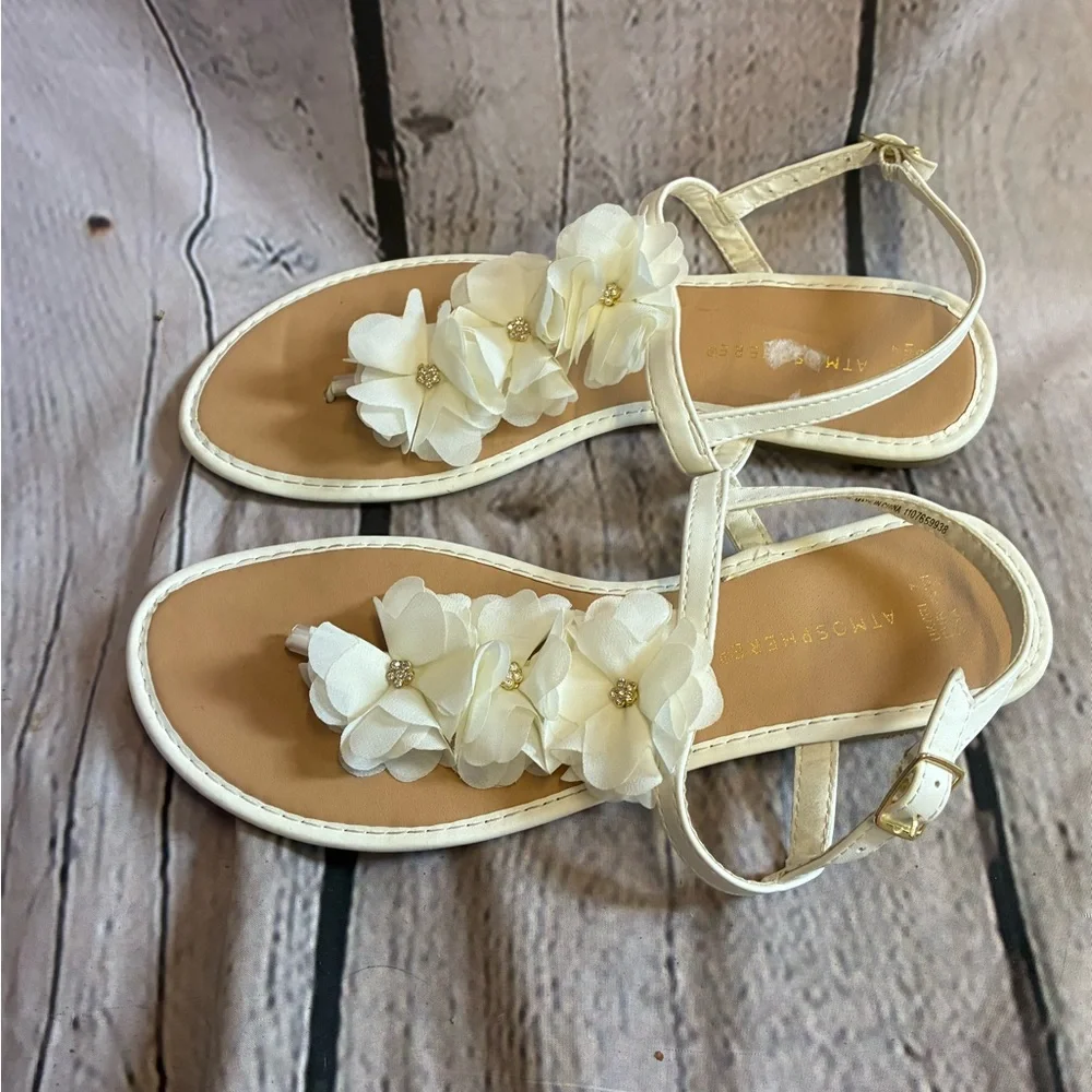 5/$20 Atmosphere Womens White Floral Bridal Beach Wedding T-Strap Sandal Sz9 GUC